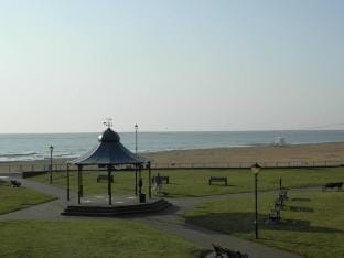 Pavilion Cottage next to Gorleston beach with sea views - pet friendly Vacation rental in Great Yarmouth