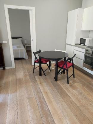 Vitruvio 42 Superior | Central Milan | 4 Guests Vacation rental in Milan