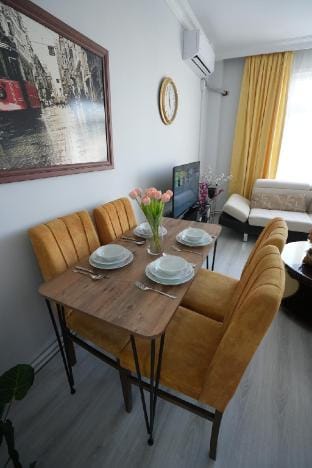 Elevator, 1 minute to tram stop, modern, spacious Vacation rental in Istanbul