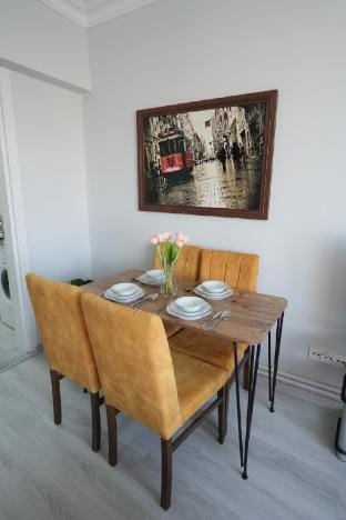 Elevator, 1 minute to tram stop, modern, spacious Vacation rental in Istanbul