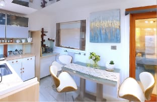 Memorable HoneyMoon! Famous Palm Beach! Famous Wedding venues! Walk to Ocean beach and to Ferry side Vacation rental in Pittwater Council