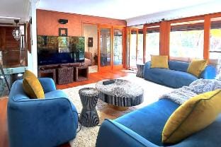 Adorable Home up to 10! Game Room! Billiard! Outdoor SPA! Palm Beach Centre! Walk to Ovean Beach! Vacation rental in Pittwater Council