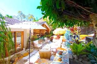 Whole property for 8! Fully Private! Famous Palm Beach! Outdoor SPA! Walk to Ocean Beach! Vacation rental in Pittwater Council