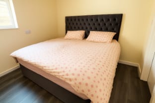 Nayal House – Spacious 4BR Home with Free Parking  Vacation rental in Maidenhead