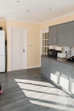 Nayla House – Cozy 4BR with Garden & Parking Vacation rental in Maidenhead