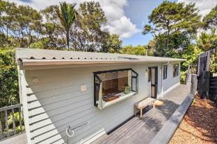 Easy Island Living at Onetangi Vacation rental in Auckland Region