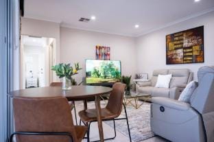 New beautiful cosy front house Vacation rental in Bayswater