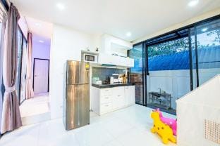 Emery Pool Villa: เอมเมอรี่พูลวิลล่า Vacation rental in Pattaya City