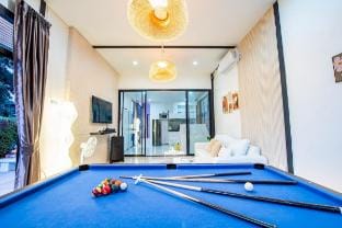 Emery Pool Villa: เอมเมอรี่พูลวิลล่า Vacation rental in Pattaya City