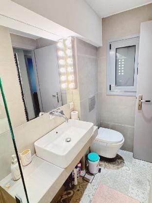 Minimal 2bd apartment in Thisio Vacation rental in Athens