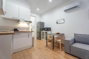 Downtown, Secret Room, A/C, HOT TUB, Arcade Games Vacation rental in Bordeaux
