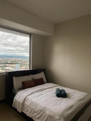 Condo Unit in Cubao by Cozy Manhattan Near Araneta Vacation rental in Pasig
