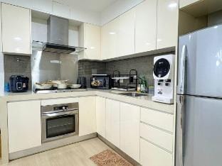 1MinToPavilion l Modern F1 Theme l Rooftop Pool Vacation rental in Federal Territory of Kuala Lumpur