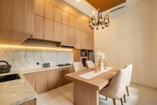 Brand New Modern 3br Luxury Villa at Berawa Canggu Vacation rental in North Kuta