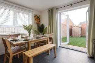 Aylesbury 4BR House-Garden & Parking Sleeps 10 Vacation rental in Aylesbury Vale