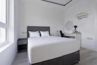 Savoy 5 Bed and Breakfast in Ayr