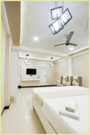 Goroomgo Hariaksh HomeStay Varanasi Vacation rental in Varanasi