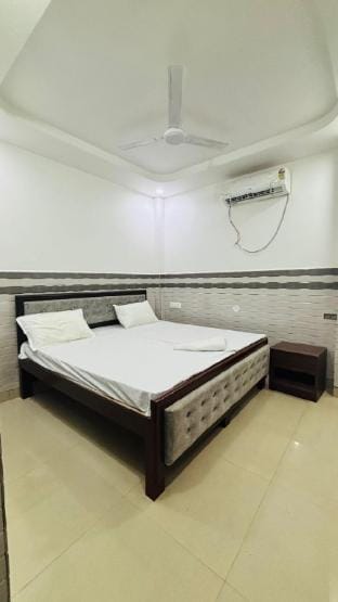 3 Star ⭐ Hotel Manohar Dham  Vacation rental in Uttar Pradesh