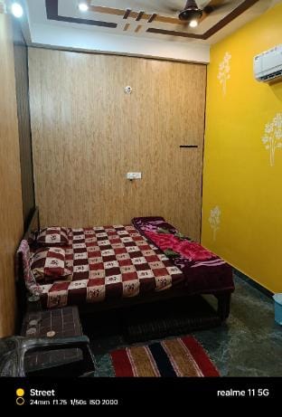 Maa Janki paying guest house  Vacation rental in Uttar Pradesh
