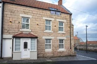 Northern Hideaways, Brown Bear House Vacation rental in Berwick-upon-Tweed