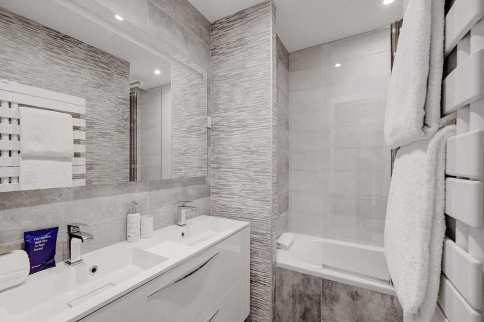 Spacious Apartment- 3BR/6P - Charenton Hotel in Charenton-le-Pont