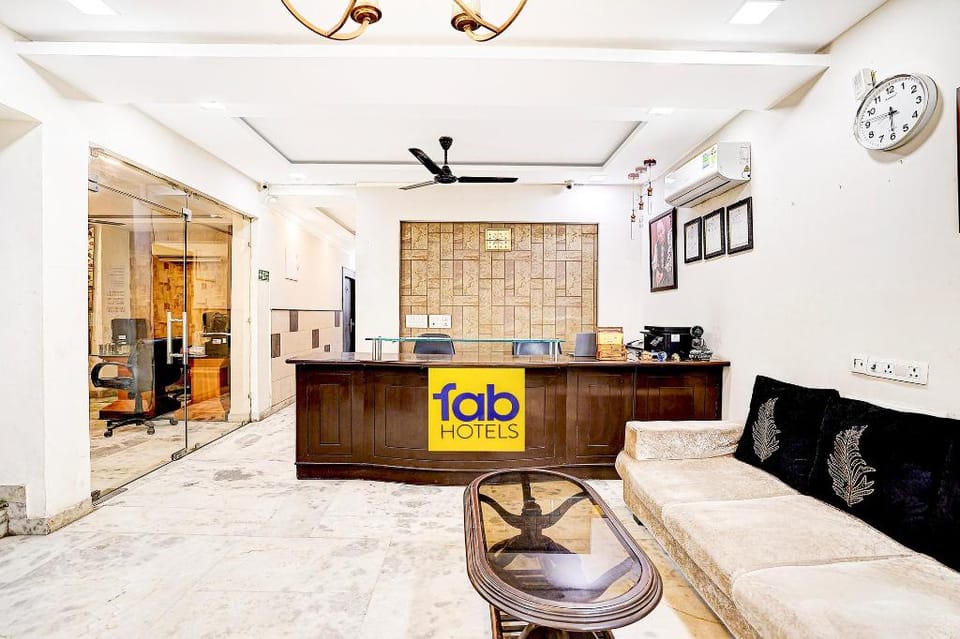 FabHotel Comfort Stay I - 700 M From Metro Multispeciality Hospital Hotel in Noida