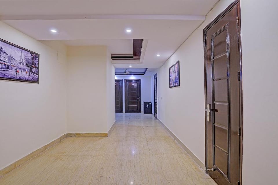 FabHotel Orchid White Inn - 600 M From Noida Sector 16 Metro Station Hotel in Noida