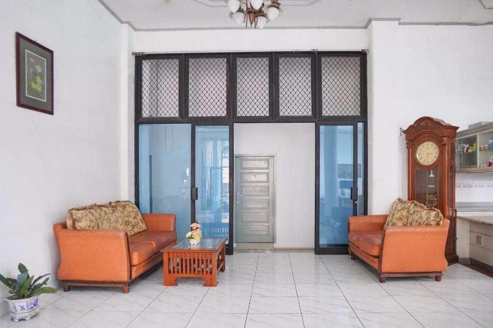 Dancenter Amra Hotel Hotel in Padang