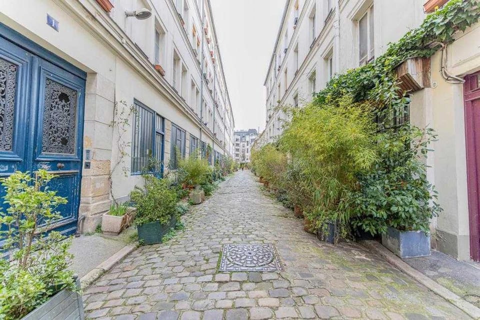 Chic apartment AC - 1BDR/4P - Menilmontant Hotel in Paris