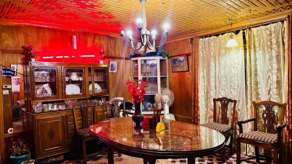 houseboat teal heritage Hotel in India