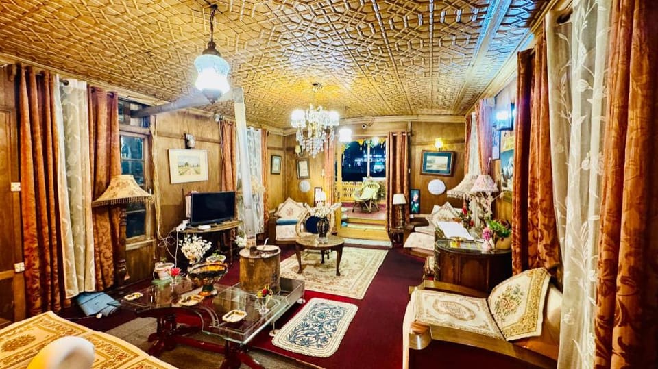 houseboat teal heritage Hotel in India