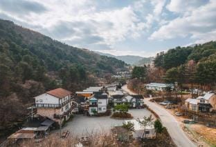 Gapyeong Chorokbit Pet Friendly Valley Pension Bed and Breakfast in Gyeonggi-do