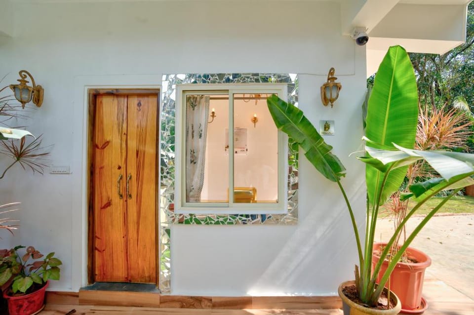 House of Anjuna 3BR Studio with Pool by Homeyhuts Hotel in Baga