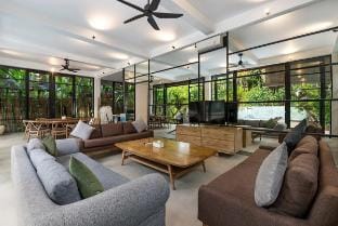 BRAND NEW RENO/ 5Bed LUX / Canggu / Walk 2 Beach Villa in North Kuta
