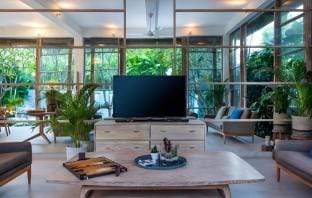 BRAND NEW RENO/ 5Bed LUX / Canggu / Walk 2 Beach Villa in North Kuta