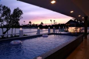 3 BHK PRIVATE POOL VILLA BY KINGS HOLIDAYS  Villa in Vypin