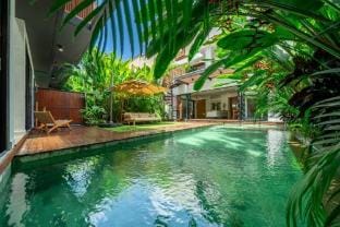 Kota Villa- Beautiful 4BR Stay near the Beach Villa in North Kuta