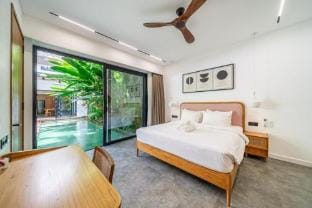Kota Villa- Beautiful 4BR Stay near the Beach Villa in North Kuta