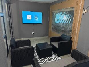 Bryanston Luxury Secure 4BR Haven Villa in Sandton