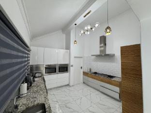 Bryanston Luxury Secure 4BR Haven Villa in Sandton