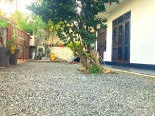 Chillout Mirissa - beachside tropical Hideout Villa in Mirissa
