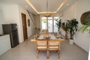 Well stocked, near Canggu — Balinese Rose Villa Villa in North Kuta
