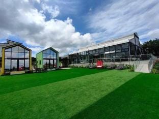 Windy Peak Tagaytay - Cabin & Capsule House Villa in Tagaytay