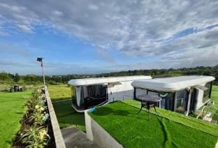 Windy Peak Tagaytay - Cabin & Capsule House Villa in Tagaytay