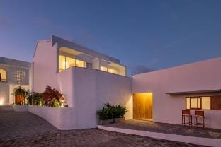 Romantic Loft with Pool, Cinema, Dyson Equipment Villa in Bali