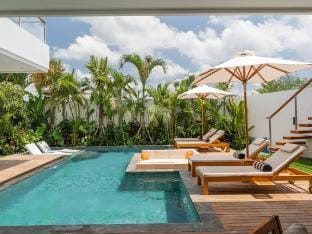 Lux 500m² 5BR Villa – 400m to FINNS & Canggu Beach Villa in North Kuta