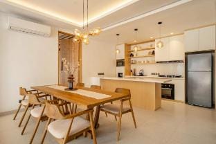 Luxury Oasis with Pool & Bathtub Villa in North Kuta