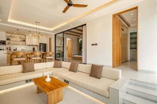 Luxury Oasis with Pool & Bathtub Villa in North Kuta