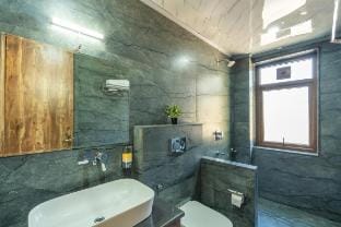 Meditating Woods Centrally Heated Villa & Peaceful Villa in Shimla
