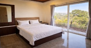 Royal Hilltop Villa Private 5BHK with Valley Views Villa in Maharashtra